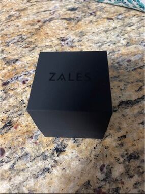 Zales  ring size 9 and Black Cube Jewelry Box new